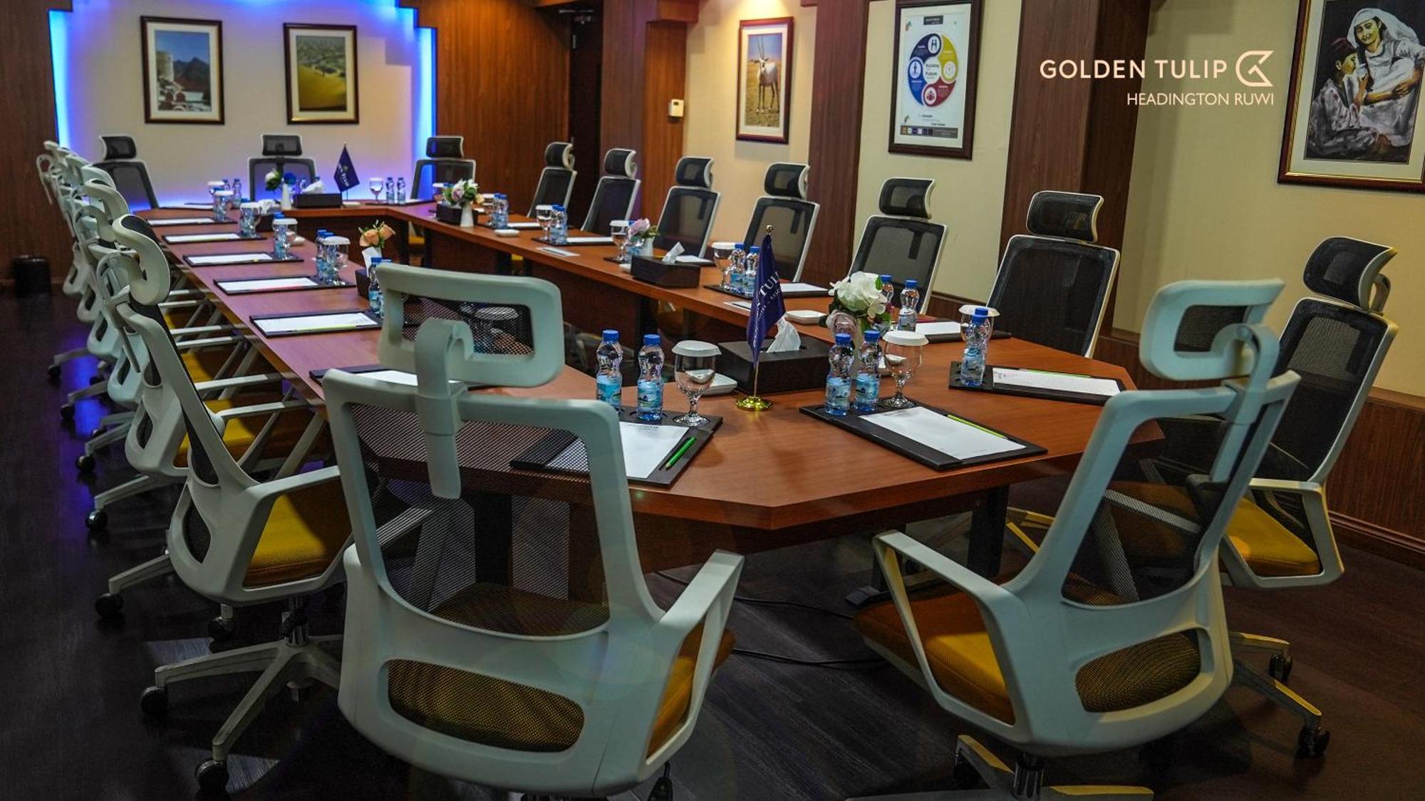 Hotel Golden Tulip Headington Maskat Exterior foto