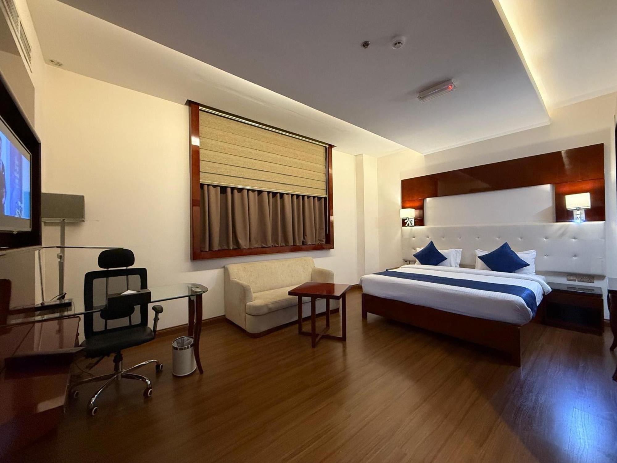 Hotel Golden Tulip Headington Maskat Exterior foto